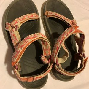 Pink Aztec patterned Tevas size 11